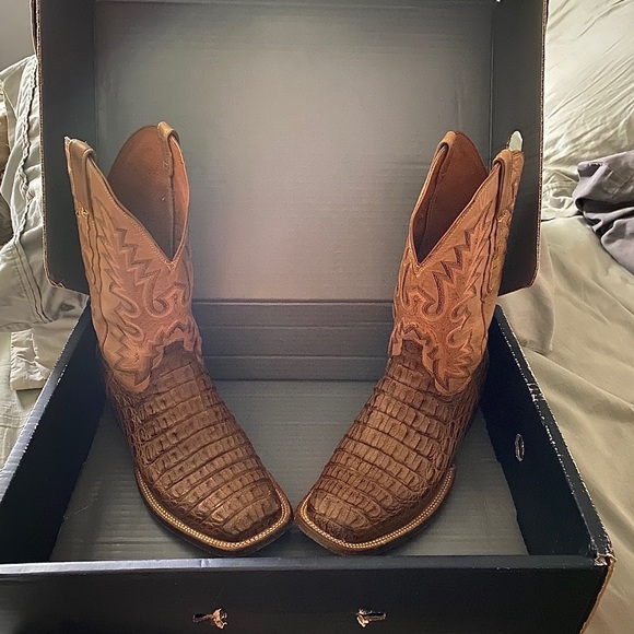 Boots - Picture 4 of 8